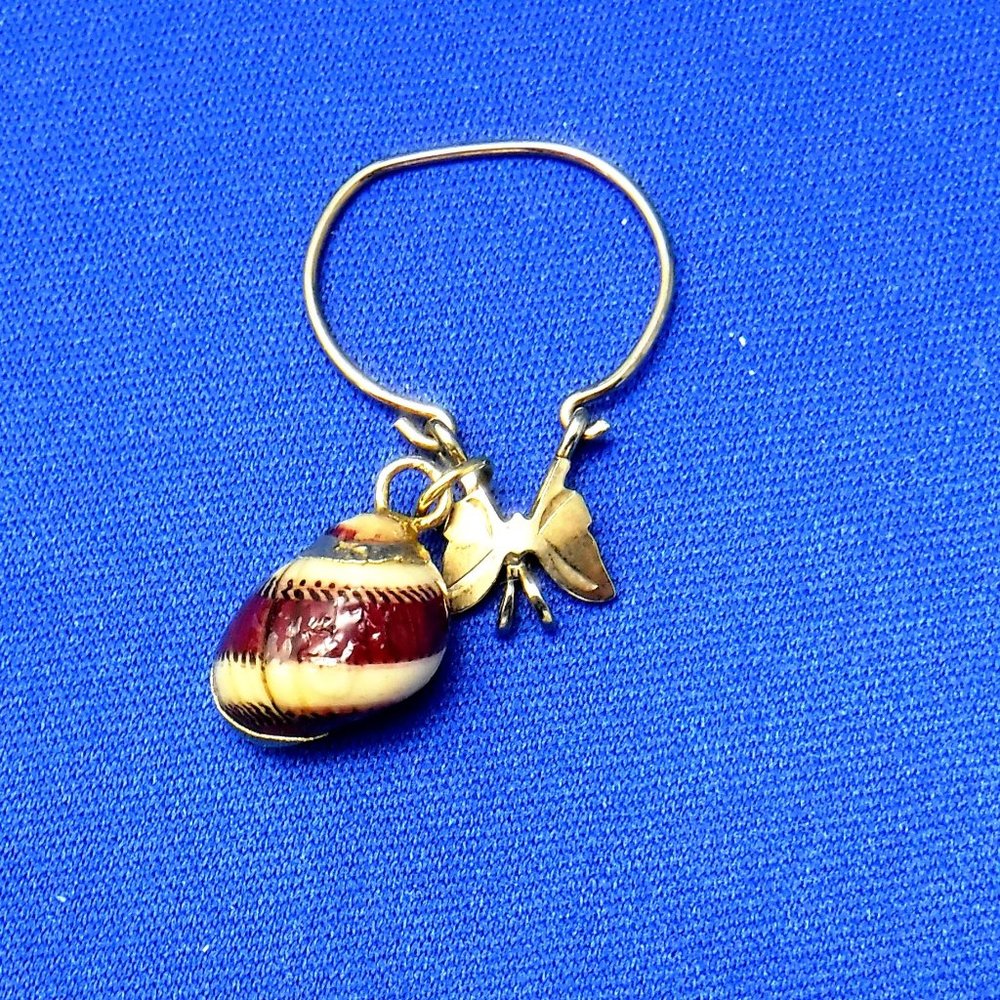 Charm Holder Pendant, 14K Gold Leaf, with Shell